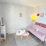 Calme, 2 Chambres, Balcon & Vue Degagee アパート